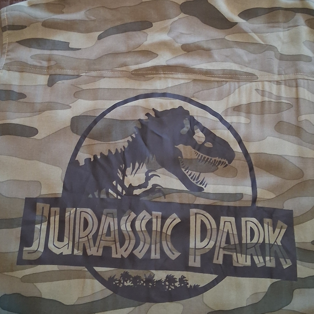 Torrid Jurassic World Shirt Green Camo Sz2X Plus Button Up Universal Studios
